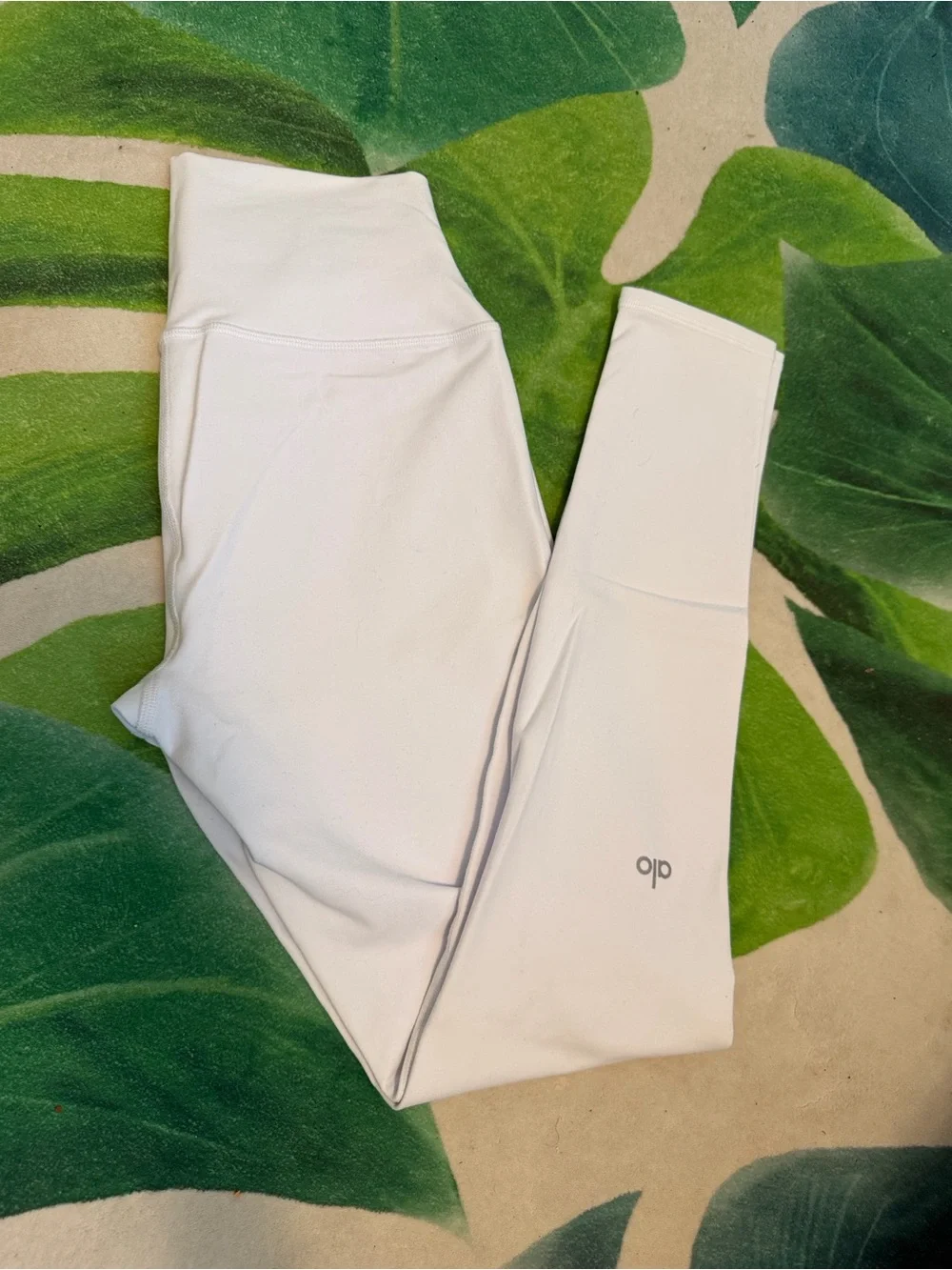 White Alo Yoga Airbrush High-Waist Leggings & Crisscross Sports Bra Set